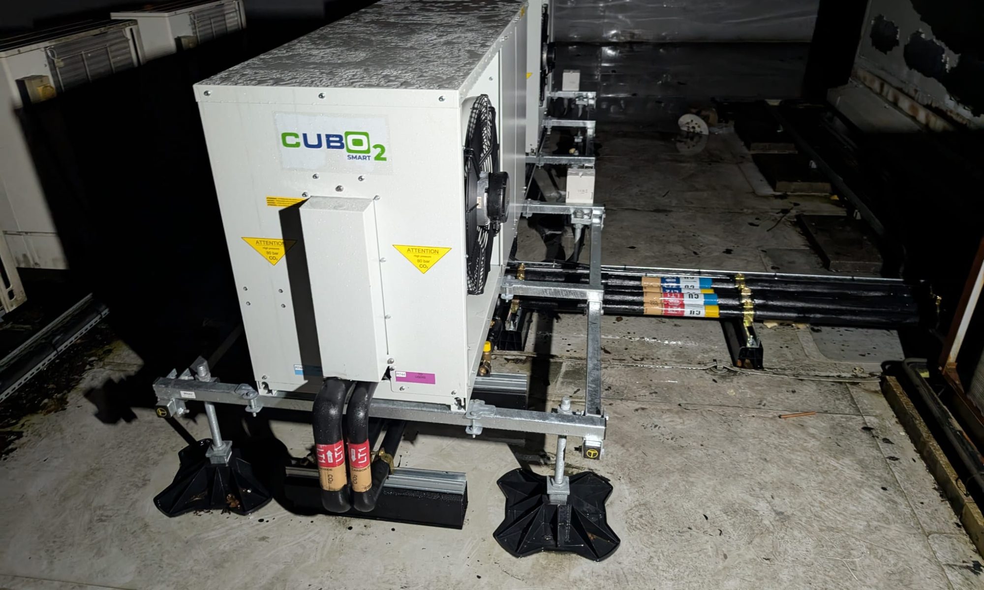 Commercial air conditioning system in an office building